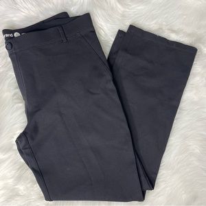 Betabrand Women’s Straight-Leg Pants in Black